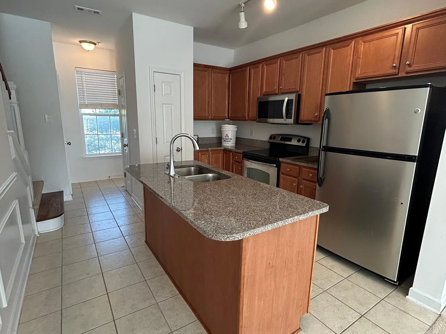 2 bed, 2.5 bath, 900 sqft, $1,550 — Photo 1