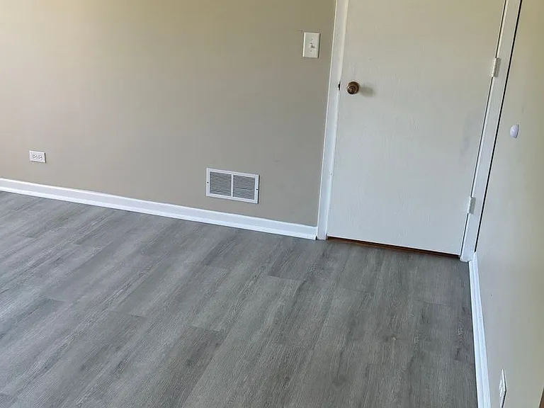 5S470 Scots Dr #D — Photo 16