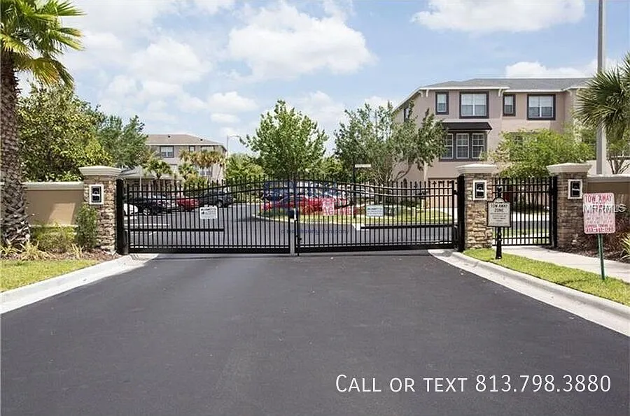 For Rent 3 Bed, Beautiful Townhome In Gated Lake Brandon Community — Photo 2