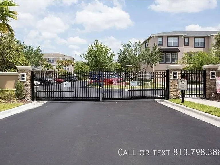 2522 Lexington Oak Dr — Photo 2