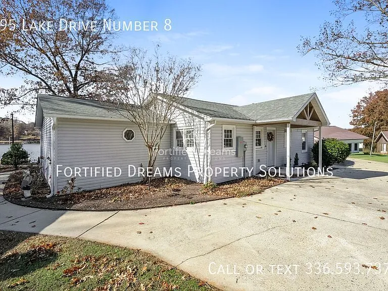 395 Lake Dr #8 — Photo 2