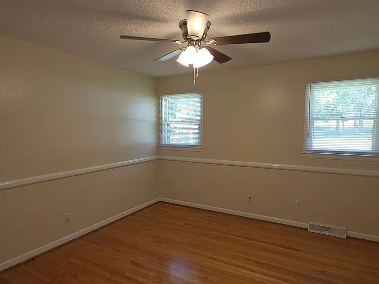 3322 Hart St — Photo 8