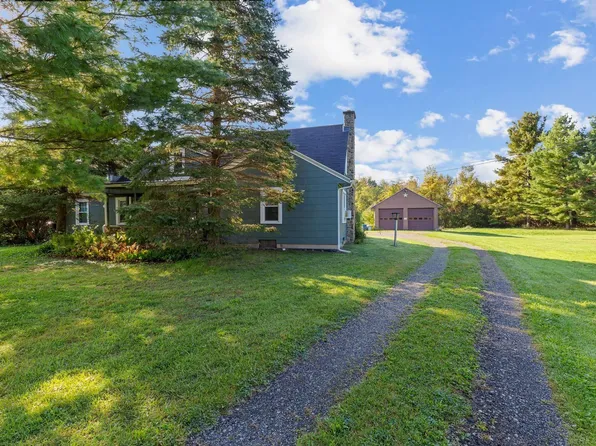10015 Springborn Rd, Casco, MI 48064
