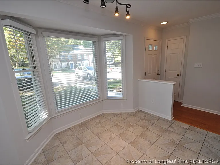 240 Beechtree Dr — Photo 4