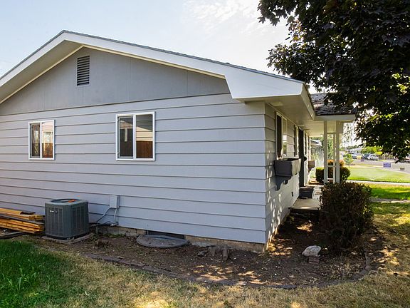 4th image of 636 Canary Ave