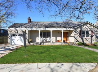 30 E Voss Ave, East Rockaway, NY 11518