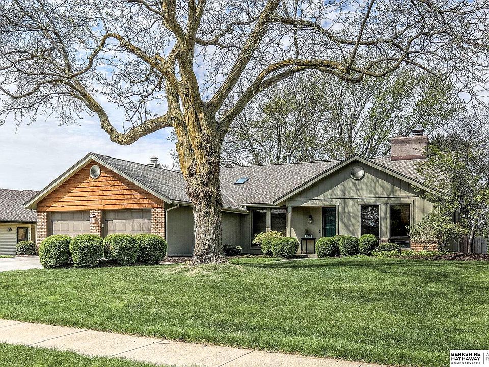 1st image of 724 S 156th Avenue Cir