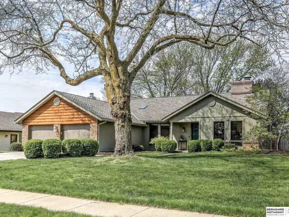 724 S 156th Avenue Cir, Omaha, NE 68118
