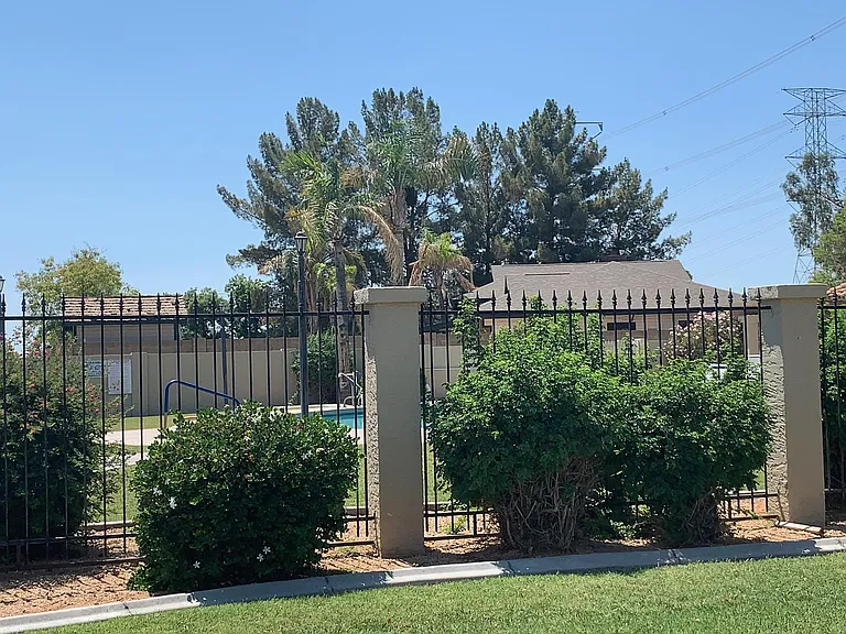 Community pool 1/2 block away