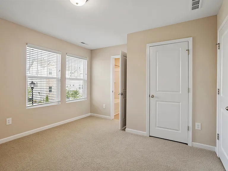 210 Adobe Pl — Photo 33