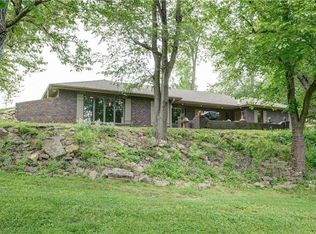 1006 W Medbury Ln, Richmond, MO 64085