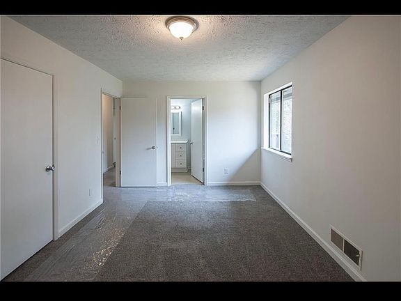 5th image of 960 Park Forest Dr