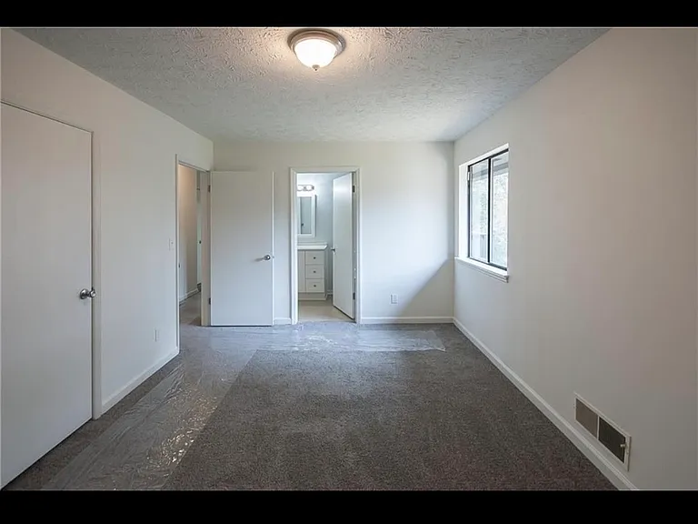 960 Park Forest Dr — Photo 5