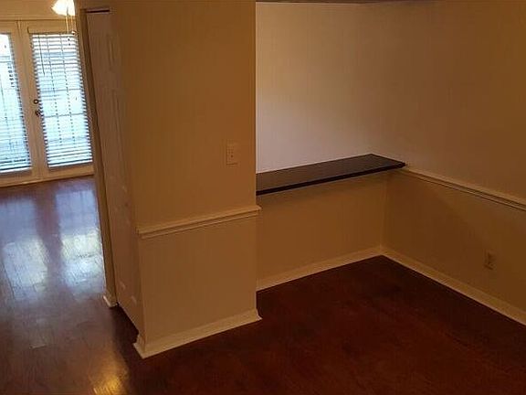 3rd image of 506 S Willow Ave APT 5