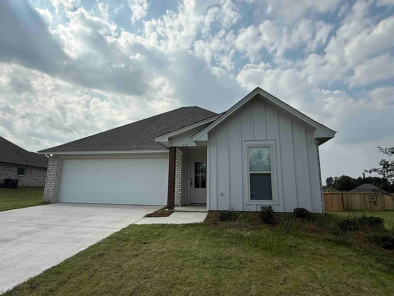 573 Patrick Farms Dr — Photo 2
