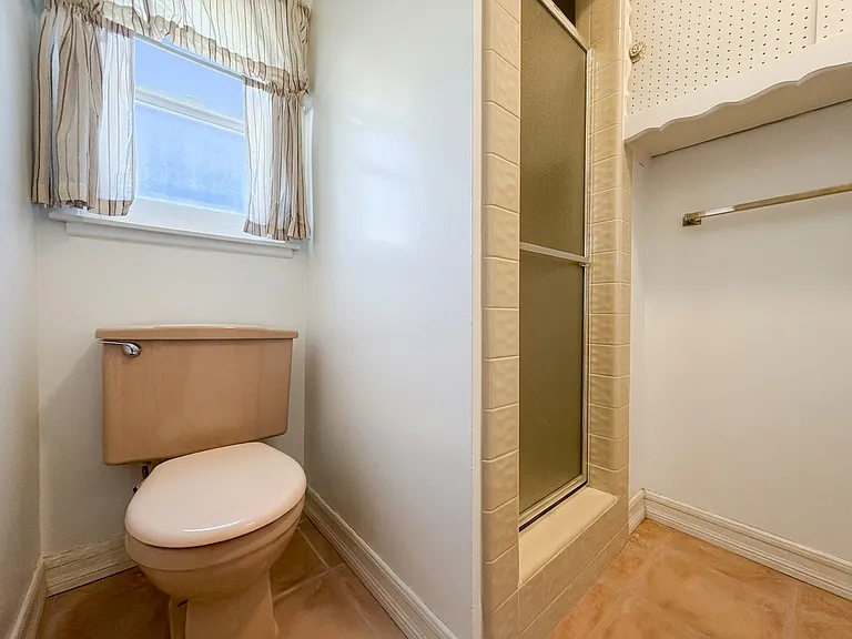 962 N Calmgrove Ave — Photo 17
