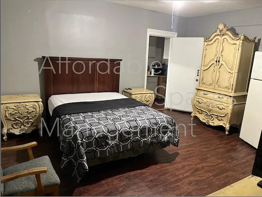 160 Lamar Street — Photo 2