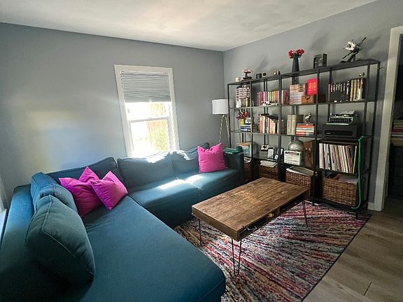 3rd image of 21 William St #1