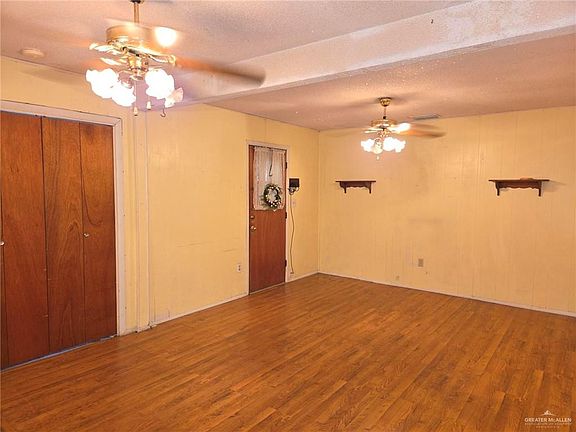 4th image of 102 Greenlawn St