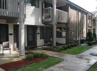 1653 S Carriage Ln, New Berlin, WI 53151