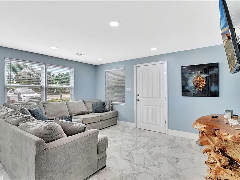 1009 Ridge St — Photo 10