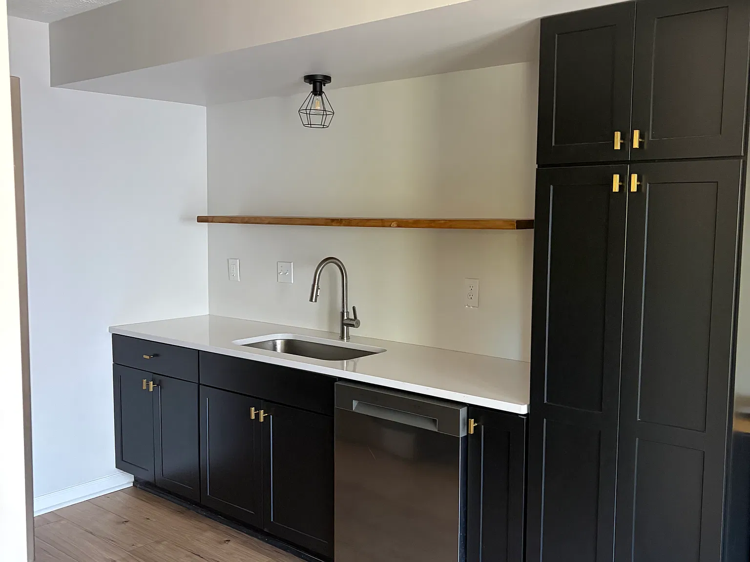 2 bed, 1.5 bath, 900 sqft, $2,200 — Photo 2