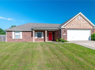 1636 N Shetland Dr, Fayetteville, AR 72704