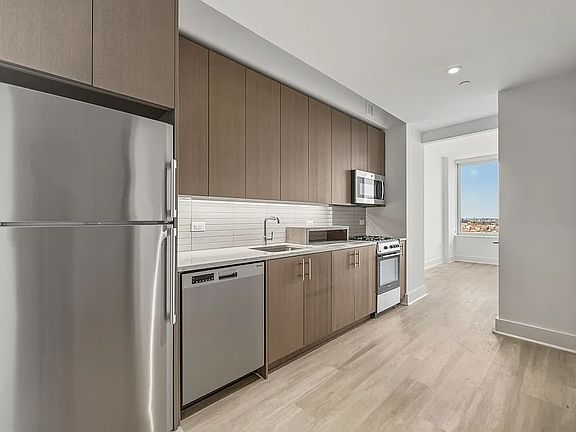 5th image of 86 Fleet Pl APT 14B