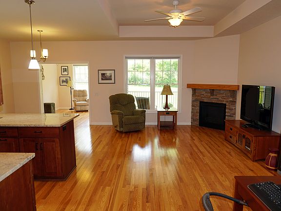 3rd image of 1067 Creek Field Dr