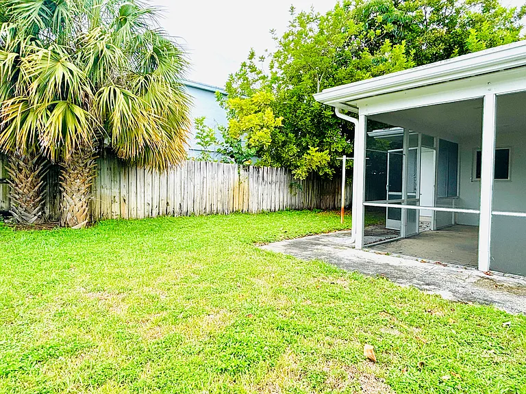Beautiful fenced back yard