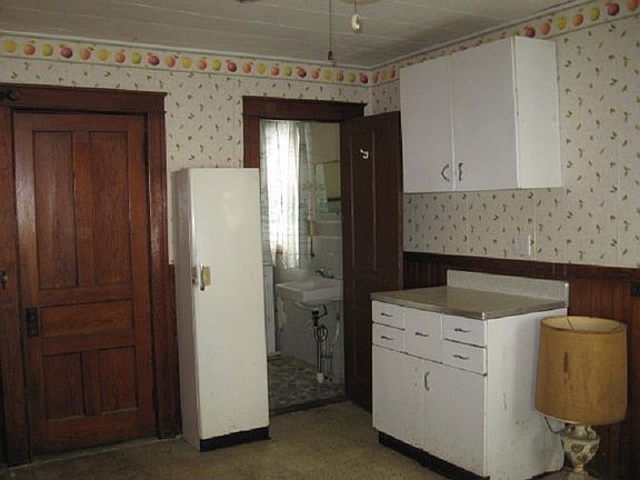 5th image of 905 Elizabeth St