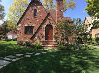 315 Kenmore Rd, Douglaston, NY 11363