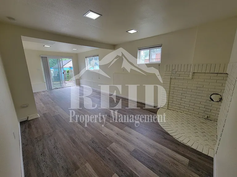 1212 Evans Ave W — Photo 24