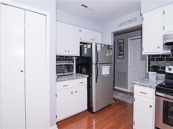 5th image of 10 Southcreek Ct #C