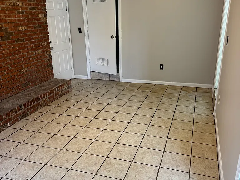 4001 30th Pl — Photo 3