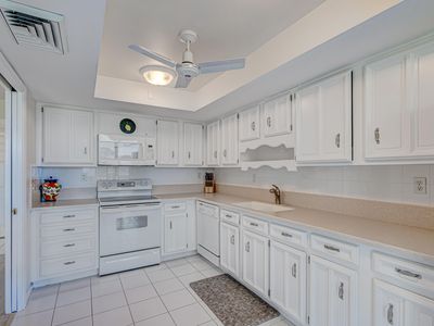 5390 Woodland Lakes Drive #305, Palm Beach Gardens, FL, 33418