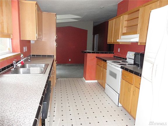 5th image of 262 Mountain View Dr