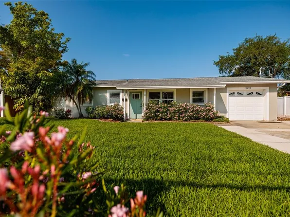 9294 Treasure Ln NE, Saint Petersburg, FL 33702