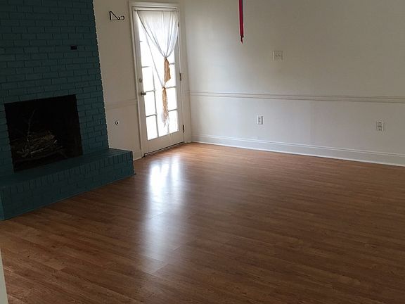 3rd image of 130 Twin Oaks Dr
