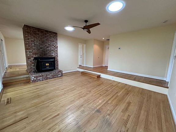 3rd image of 285 Hershner Ct