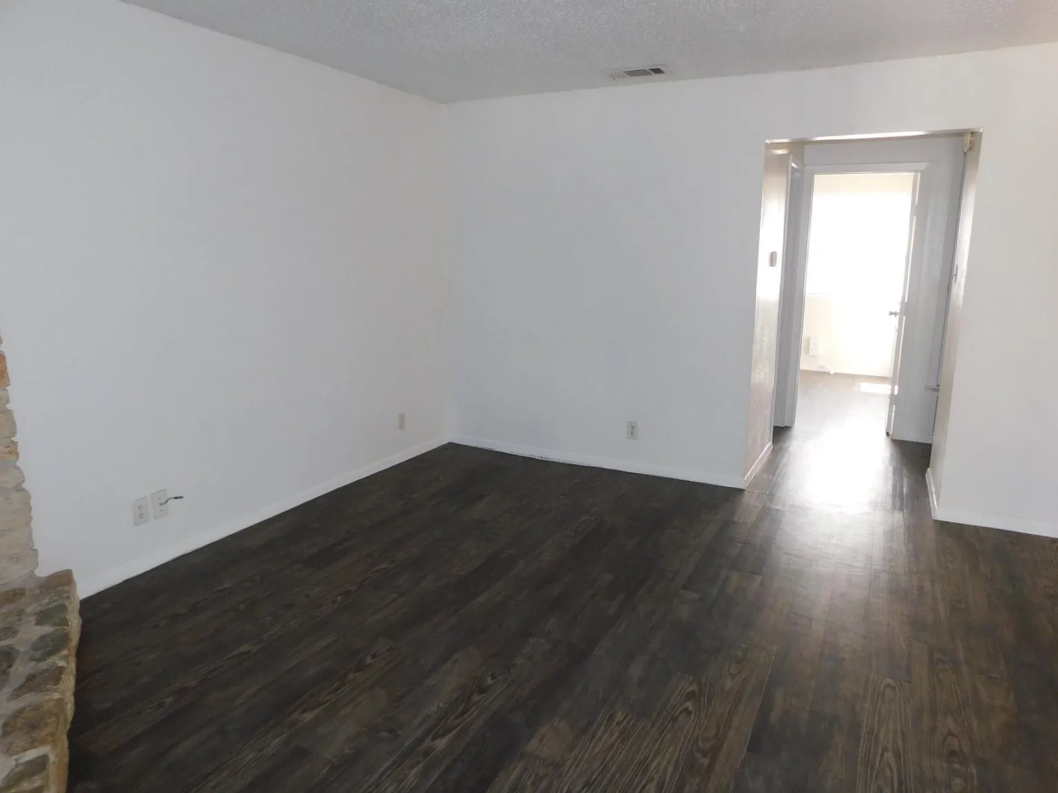 2 bed, 1.0 bath, 3120 sqft, $900 — Photo 4
