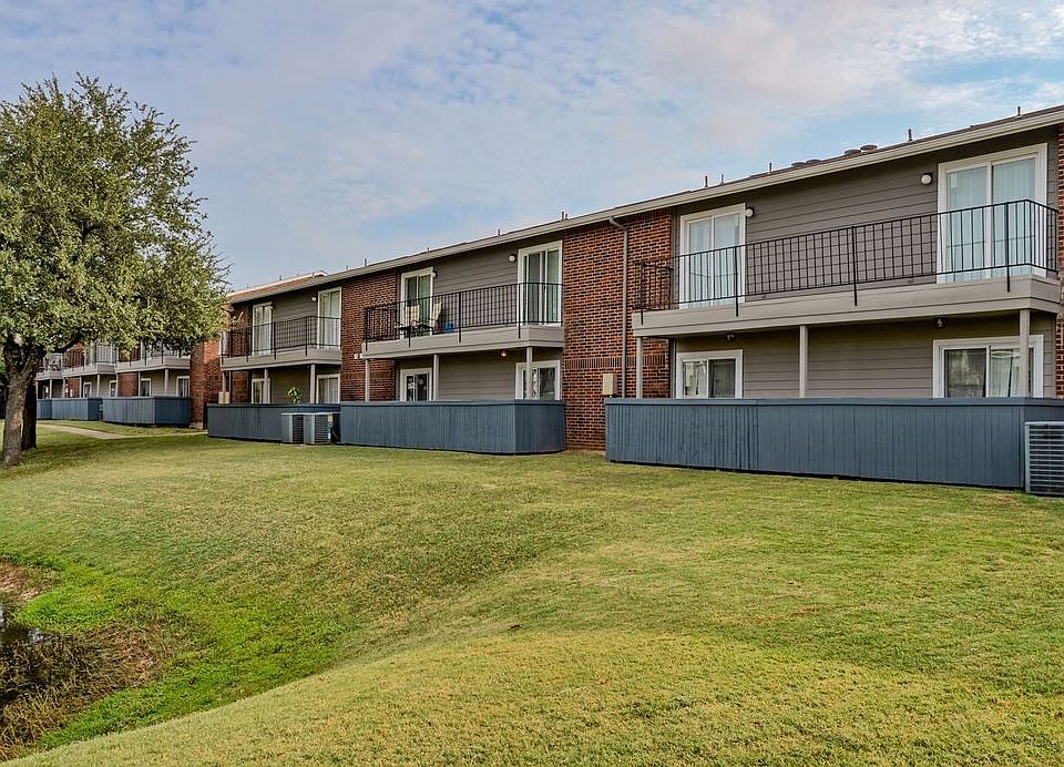 Oak Tree Village Apartments Exterior of Apartments