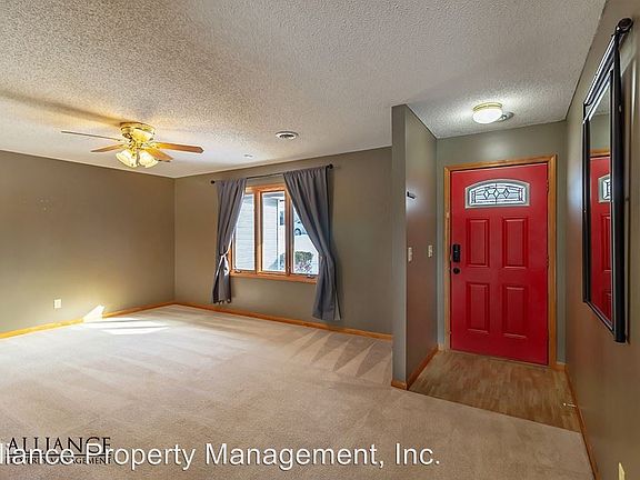 3rd image of 422 Clydesdale Cir