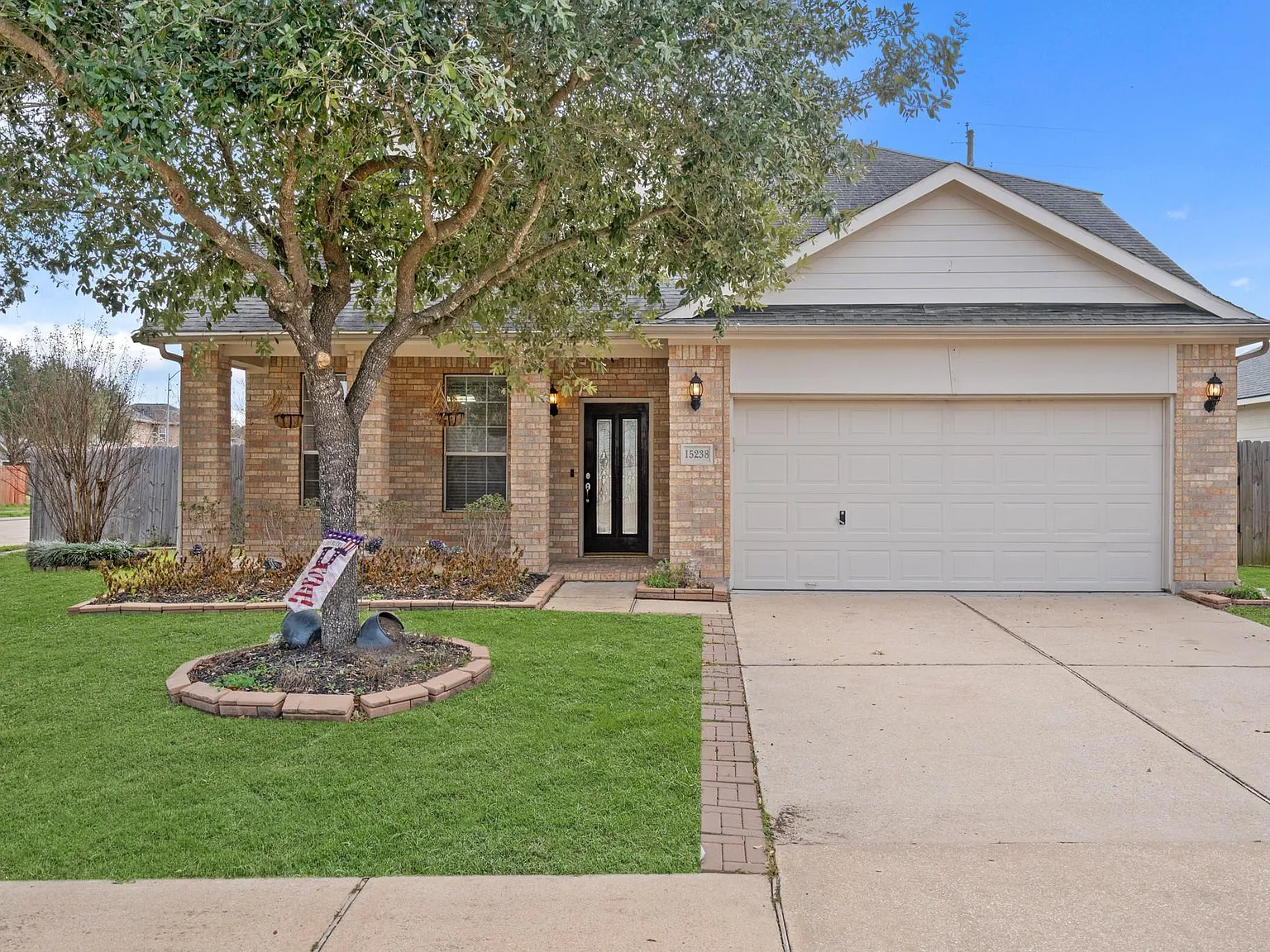 4 bed, 2.5 bath, 2649 sqft, $2,495 — Photo 1