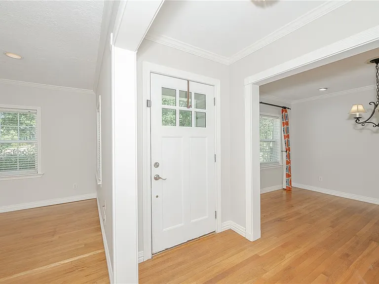 709 Inwood Dr — Photo 4