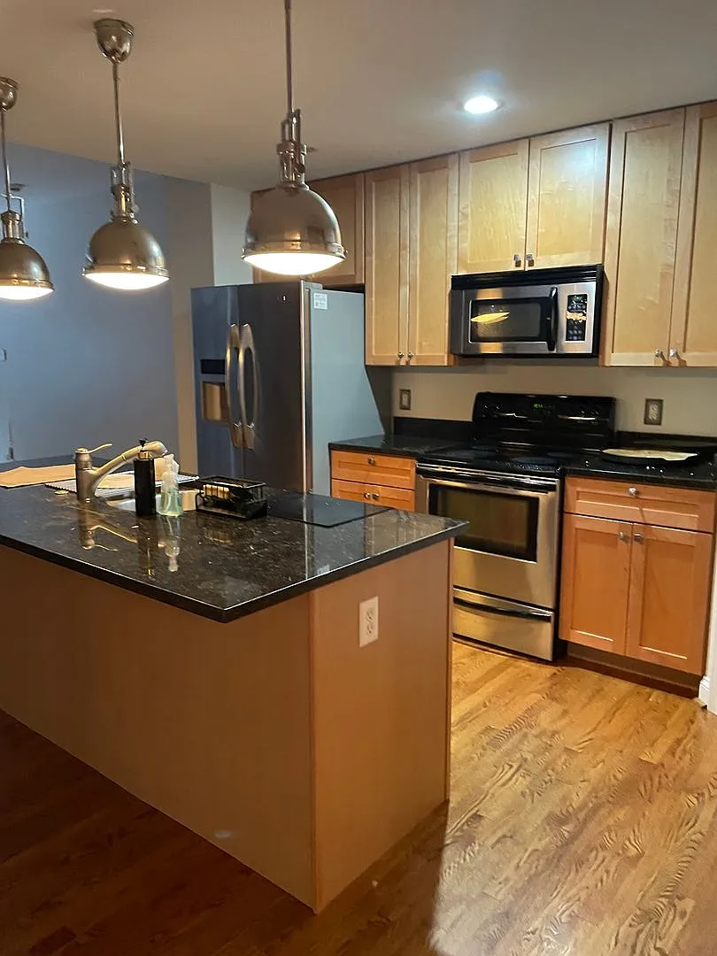 Two bedroom three bath home in great central location — Photo 4