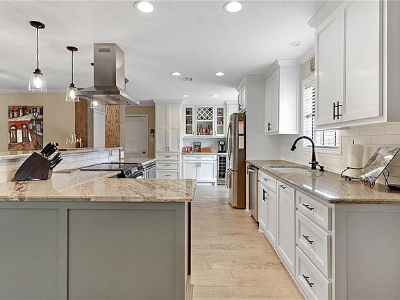4th image of 2616 Lorraine Ln