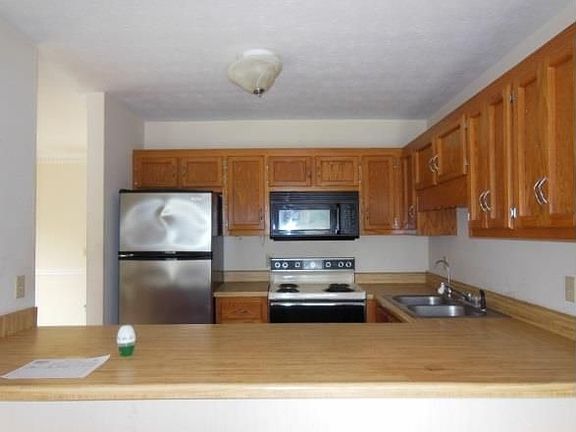 3rd image of 105 Rosewood Ct