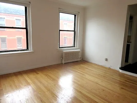 Rented by Mdrn Residential | media 9