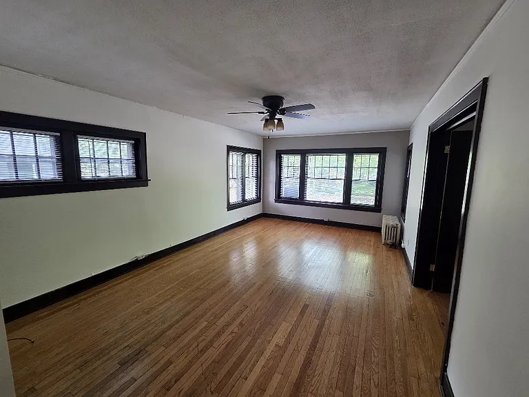 205 Michigan Ave — Photo 16